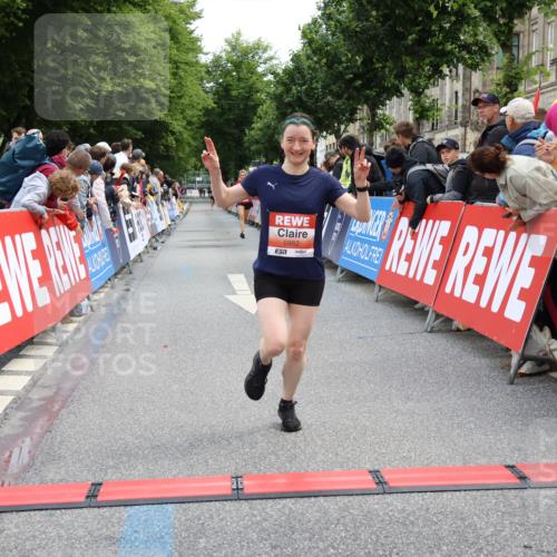 14.06.2026 - REWE Women's Run Strokosch-Dieckow http://msf.ph/oto/9788408 14.06.2026 10:52:02 Ziel 5093, 5982, 5995 meine-sportfotos.de