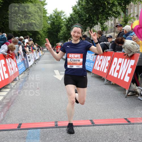 14.06.2026 - REWE Women's Run Strokosch-Dieckow http://msf.ph/oto/9788412 14.06.2026 10:52:02 Ziel 5093, 5982, 5995 meine-sportfotos.de