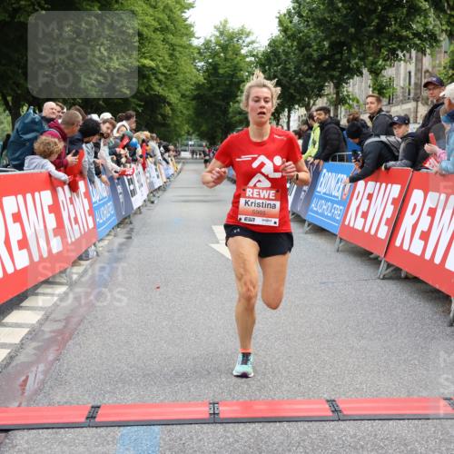 14.06.2026 - REWE Women's Run Strokosch-Dieckow http://msf.ph/oto/9788416 14.06.2026 10:52:06 Ziel 5093, 5982, 5995 meine-sportfotos.de
