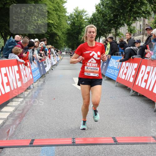 14.06.2026 - REWE Women's Run Strokosch-Dieckow http://msf.ph/oto/9788417 14.06.2026 10:52:06 Ziel 5093, 5982, 5995 meine-sportfotos.de