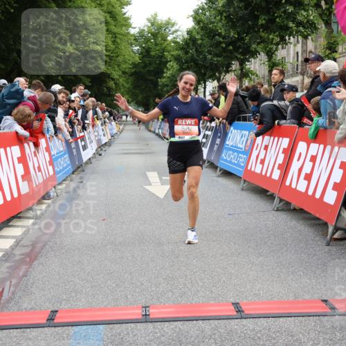 14.06.2026 - REWE Women's Run Strokosch-Dieckow http://msf.ph/oto/9788421 14.06.2026 10:52:20 Ziel 6051 meine-sportfotos.de