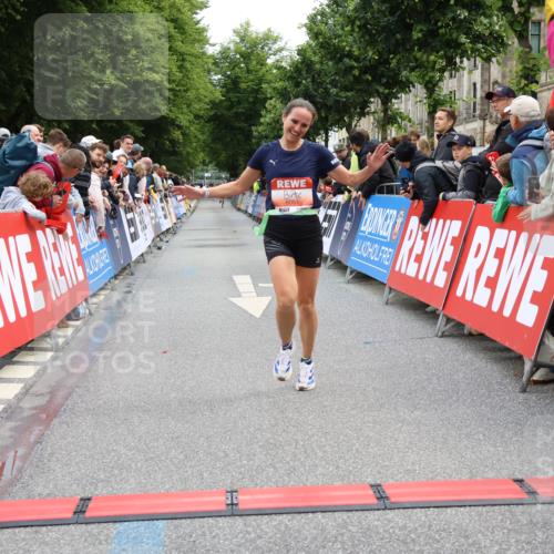 14.06.2026 - REWE Women's Run Strokosch-Dieckow http://msf.ph/oto/9788423 14.06.2026 10:52:20 Ziel 6051 meine-sportfotos.de