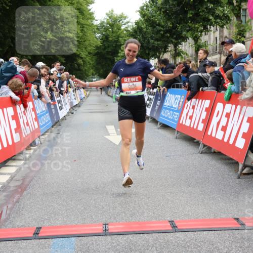 14.06.2026 - REWE Women's Run Strokosch-Dieckow http://msf.ph/oto/9788425 14.06.2026 10:52:20 Ziel 6051 meine-sportfotos.de