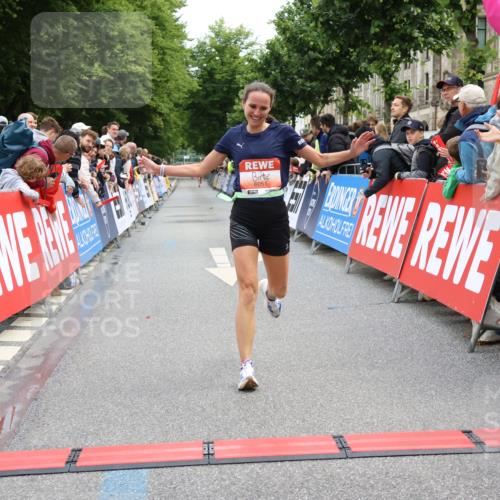 14.06.2026 - REWE Women's Run Strokosch-Dieckow http://msf.ph/oto/9788426 14.06.2026 10:52:20 Ziel 6051 meine-sportfotos.de