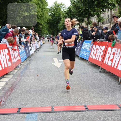 14.06.2026 - REWE Women's Run Strokosch-Dieckow http://msf.ph/oto/9788428 14.06.2026 10:52:36 Ziel 5458, 5682 meine-sportfotos.de