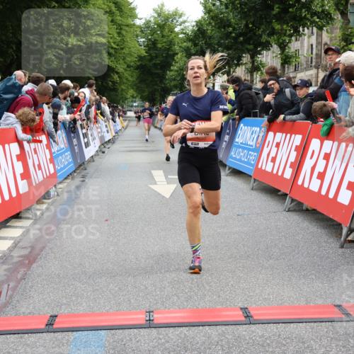 14.06.2026 - REWE Women's Run Strokosch-Dieckow http://msf.ph/oto/9788429 14.06.2026 10:52:36 Ziel 5458, 5682 meine-sportfotos.de