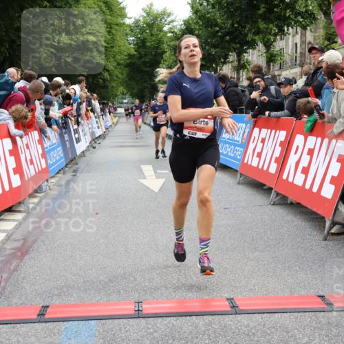 14.06.2026 - REWE Women's Run Strokosch-Dieckow http://msf.ph/oto/9788432 14.06.2026 10:52:37 Ziel 5458, 5682 meine-sportfotos.de
