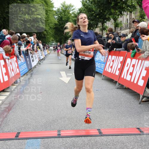 14.06.2026 - REWE Women's Run Strokosch-Dieckow http://msf.ph/oto/9788433 14.06.2026 10:52:37 Ziel 5458, 5682 meine-sportfotos.de