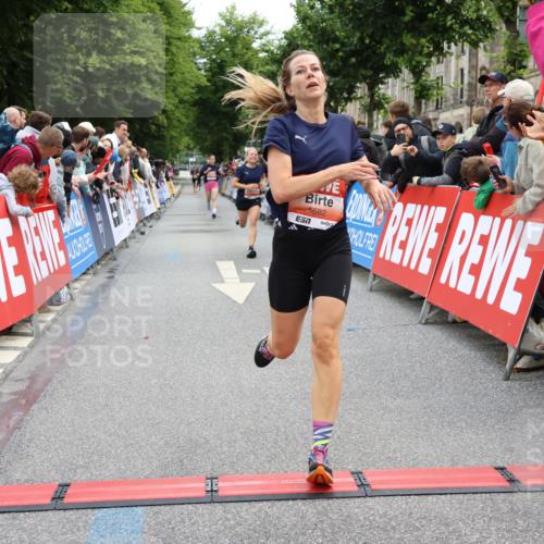 14.06.2026 - REWE Women's Run Strokosch-Dieckow http://msf.ph/oto/9788434 14.06.2026 10:52:37 Ziel 5458, 5682 meine-sportfotos.de