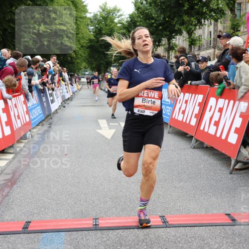 14.06.2026 - REWE Women's Run Strokosch-Dieckow http://msf.ph/oto/9788435 14.06.2026 10:52:37 Ziel 5458, 5682 meine-sportfotos.de