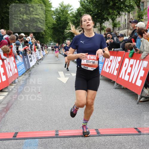 14.06.2026 - REWE Women's Run Strokosch-Dieckow http://msf.ph/oto/9788436 14.06.2026 10:52:37 Ziel 5458, 5682 meine-sportfotos.de