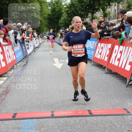 14.06.2026 - REWE Women's Run Strokosch-Dieckow http://msf.ph/oto/9788442 14.06.2026 10:52:39 Ziel 5361, 5458, 5682 meine-sportfotos.de