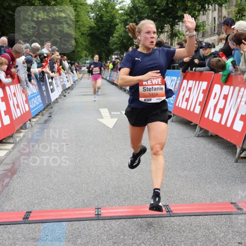14.06.2026 - REWE Women's Run Strokosch-Dieckow http://msf.ph/oto/9788444 14.06.2026 10:52:39 Ziel 5361, 5458, 5682 meine-sportfotos.de