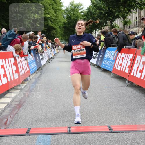 14.06.2026 - REWE Women's Run Strokosch-Dieckow http://msf.ph/oto/9788448 14.06.2026 10:52:43 Ziel 5361, 5458, 5682 meine-sportfotos.de