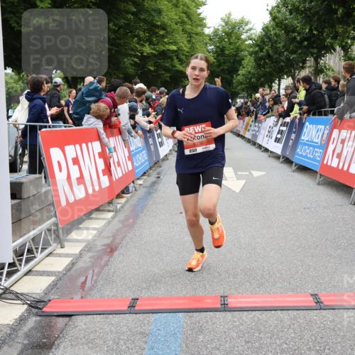 14.06.2026 - REWE Women's Run Strokosch-Dieckow http://msf.ph/oto/9788456 14.06.2026 10:52:54 Ziel 5231, 5336 meine-sportfotos.de