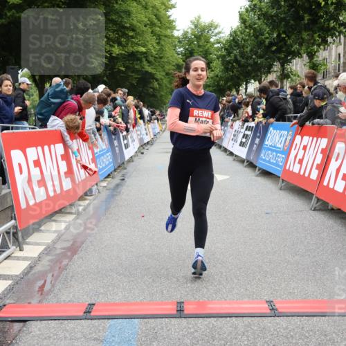 14.06.2026 - REWE Women's Run Strokosch-Dieckow http://msf.ph/oto/9788457 14.06.2026 10:52:57 Ziel 5231, 5336 meine-sportfotos.de