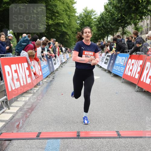 14.06.2026 - REWE Women's Run Strokosch-Dieckow http://msf.ph/oto/9788458 14.06.2026 10:52:57 Ziel 5231, 5336 meine-sportfotos.de