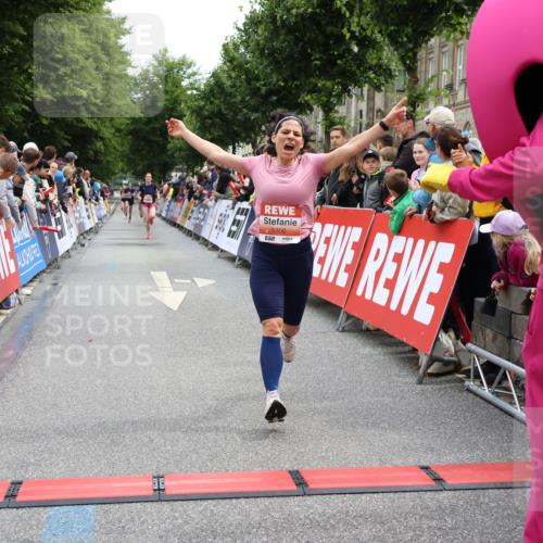 14.06.2026 - REWE Women's Run Strokosch-Dieckow http://msf.ph/oto/9788465 14.06.2026 10:53:10 Ziel 5306, 5990 meine-sportfotos.de