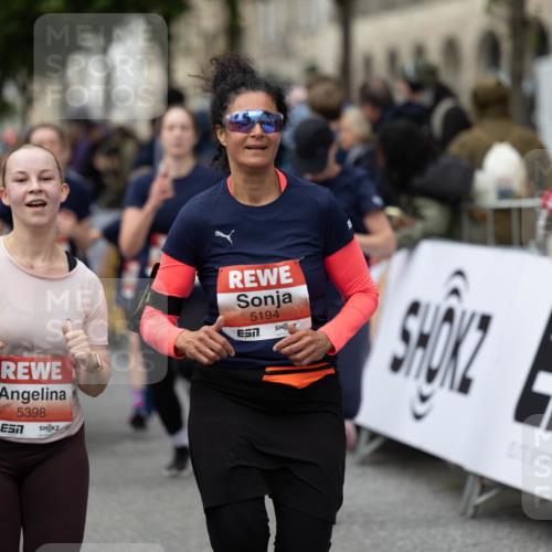 14.06.2026 - REWE Women's Run Michael Strokosch http://msf.ph/oto/9788549 14.06.2026 11:02:07 Laufen 5398, 7, 5194, 7 meine-sportfotos.de
