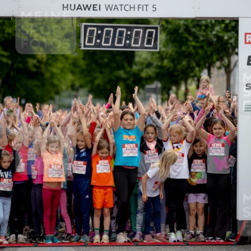 14.06.2026 - REWE Women's Run Michael Strokosch http://msf.ph/oto/9788617 14.06.2026 11:30:12 Laufen 358, 5, 0, 00, 00, 355, 311, 350, 354, 106, 220, 193 meine-sportfotos.de