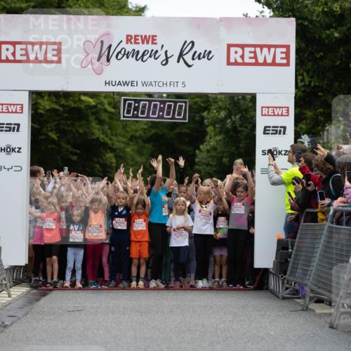 14.06.2026 - REWE Women's Run Michael Strokosch http://msf.ph/oto/9788619 14.06.2026 11:30:55 Laufen 34, 5, 0, 00, 00 meine-sportfotos.de
