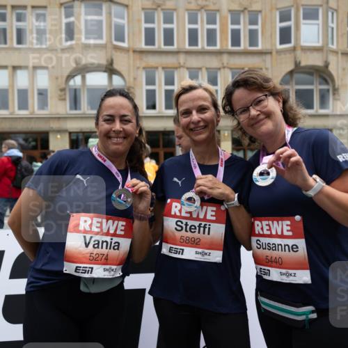 14.06.2026 - REWE Women's Run Michael Strokosch http://msf.ph/oto/9788696 14.06.2026 11:03:36 Laufen 9202, 5274, 7, 5892, 5440 meine-sportfotos.de
