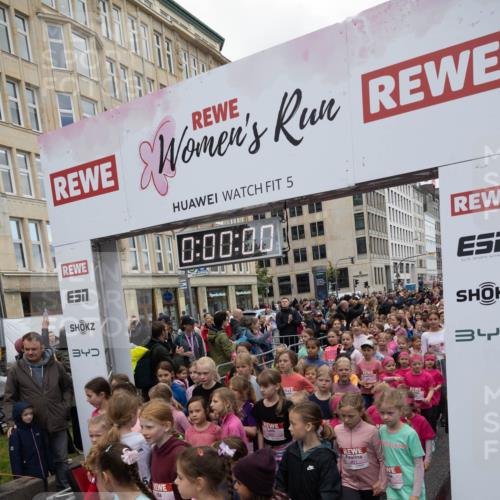 14.06.2026 - REWE Women's Run Michael Strokosch http://msf.ph/oto/9788883 14.06.2026 11:28:23 Laufen 51, 34, 5, 0, 00, 00 meine-sportfotos.de