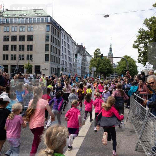 14.06.2026 - REWE Women's Run Michael Strokosch http://msf.ph/oto/9788895 14.06.2026 11:33:24 Laufen 28, 06 meine-sportfotos.de