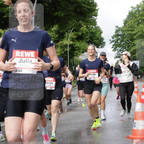 14.06.2026 - REWE Women's Run Jannik Wohlers http://msf.ph/oto/9794479 14.06.2026 09:08:30 Laufen 11218, 57, 11395, 7, 1975, 11428, 77, 11184, 7, 11266, 10803 meine-sportfotos.de