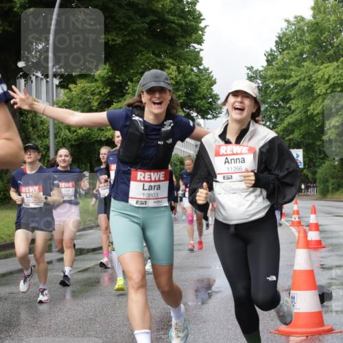 14.06.2026 - REWE Women's Run Jannik Wohlers http://msf.ph/oto/9794528 14.06.2026 09:08:32 Laufen 11526, 1042, 10803, 11266, 7 meine-sportfotos.de