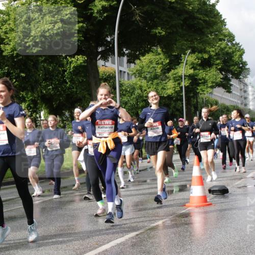 14.06.2026 - REWE Women's Run Jannik Wohlers http://msf.ph/oto/9795163 14.06.2026 09:09:20 Laufen 11210, 7, 10835, 10421, 10421, 11415 meine-sportfotos.de