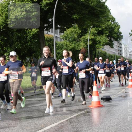 14.06.2026 - REWE Women's Run Jannik Wohlers http://msf.ph/oto/9795194 14.06.2026 09:09:22 Laufen 10738, 517, 10796, 10777 meine-sportfotos.de