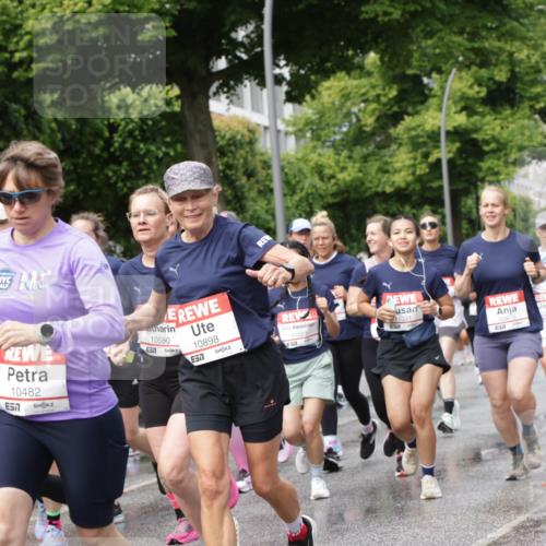 14.06.2026 - REWE Women's Run Jannik Wohlers http://msf.ph/oto/9796003 14.06.2026 09:10:07 Laufen 1288, 10482, 7, 10680, 10898, 7, 11027, 11091, 10875 meine-sportfotos.de