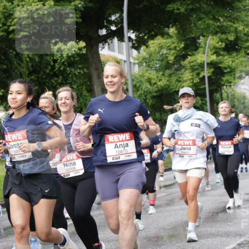 14.06.2026 - REWE Women's Run Jannik Wohlers http://msf.ph/oto/9796051 14.06.2026 09:10:09 Laufen 11027, 57, 11091, 10, 10709, 7, 10875, 57, 10831 meine-sportfotos.de