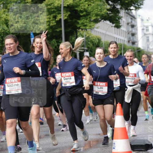 14.06.2026 - REWE Women's Run Jannik Wohlers http://msf.ph/oto/9796509 14.06.2026 09:10:43 Laufen 18, 112, 10064, 7, 57, 10890, 57, 11448, 67, 11196, 57, 02, 22, 10902 meine-sportfotos.de