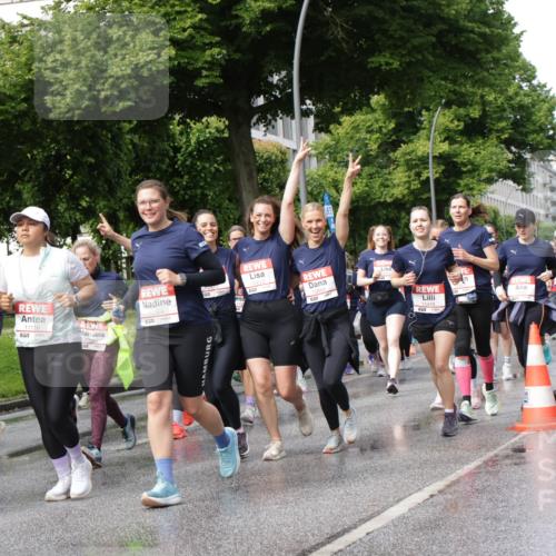 14.06.2026 - REWE Women's Run Jannik Wohlers http://msf.ph/oto/9796554 14.06.2026 09:10:44 Laufen 10432, 7, 11118, 10980, 10064, 57, 11448 meine-sportfotos.de