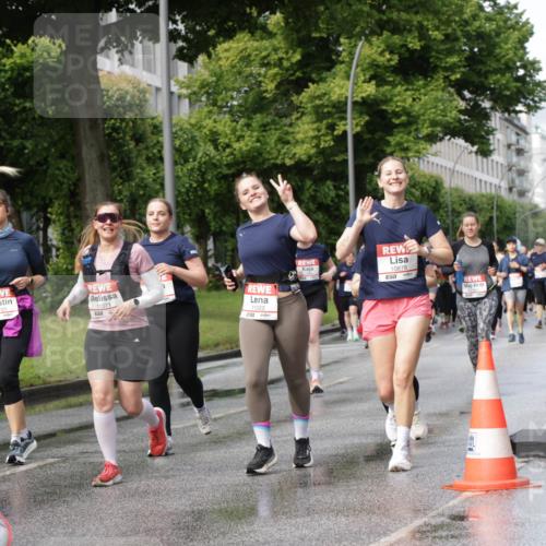 14.06.2026 - REWE Women's Run Jannik Wohlers http://msf.ph/oto/9797217 14.06.2026 09:11:27 Laufen 10924, 57, 10701, 11071, 11022, 10878, 57 meine-sportfotos.de