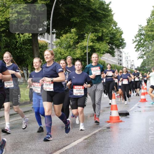14.06.2026 - REWE Women's Run Jannik Wohlers http://msf.ph/oto/9797923 14.06.2026 09:12:09 Laufen 10606, 7, 10872, 57, 10734, 10394, 11286 meine-sportfotos.de