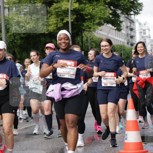 14.06.2026 - REWE Women's Run Jannik Wohlers http://msf.ph/oto/9798161 14.06.2026 09:12:35 Laufen 17, 10, 7, 11381, 10182, 57, 1029, 10751, 51, 11277, 1094 meine-sportfotos.de