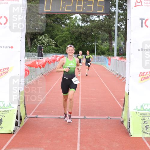 14.06.2026 - 7 Türme Triathlon Andreas Tolksdorf http://msf.ph/oto/9799132 14.06.2026 11:58:34 Ziel 487, 488, 489, 503 meine-sportfotos.de