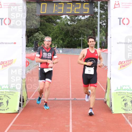 14.06.2026 - 7 Türme Triathlon Andreas Tolksdorf http://msf.ph/oto/9799178 14.06.2026 12:03:25 Ziel 428, 429 meine-sportfotos.de