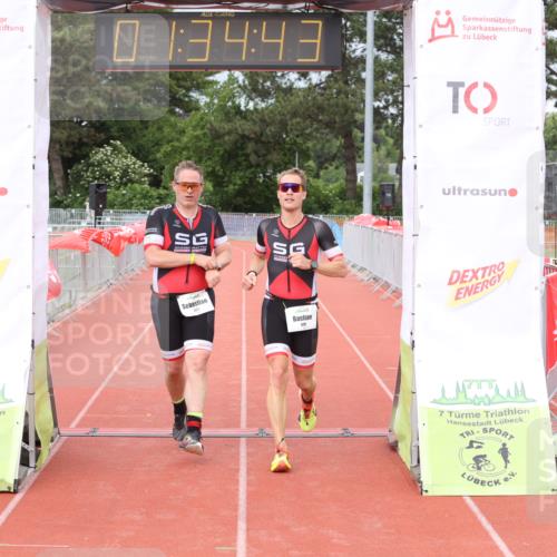 14.06.2026 - 7 Türme Triathlon Andreas Tolksdorf http://msf.ph/oto/9799192 14.06.2026 12:04:42 Ziel 426, 427 meine-sportfotos.de