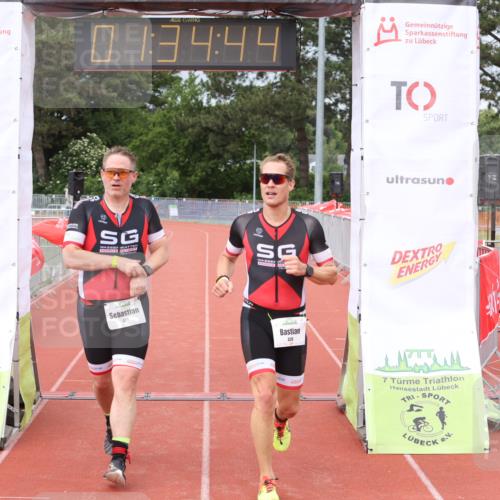 14.06.2026 - 7 Türme Triathlon Andreas Tolksdorf http://msf.ph/oto/9799195 14.06.2026 12:04:43 Ziel 426, 427 meine-sportfotos.de