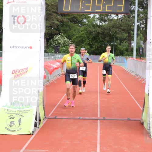 14.06.2026 - 7 Türme Triathlon Andreas Tolksdorf http://msf.ph/oto/9799218 14.06.2026 12:09:22 Ziel 460, 461, 463 meine-sportfotos.de
