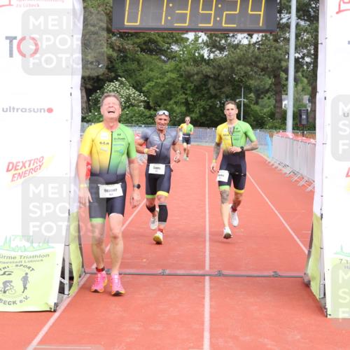 14.06.2026 - 7 Türme Triathlon Andreas Tolksdorf http://msf.ph/oto/9799221 14.06.2026 12:09:23 Ziel 460, 461, 463 meine-sportfotos.de