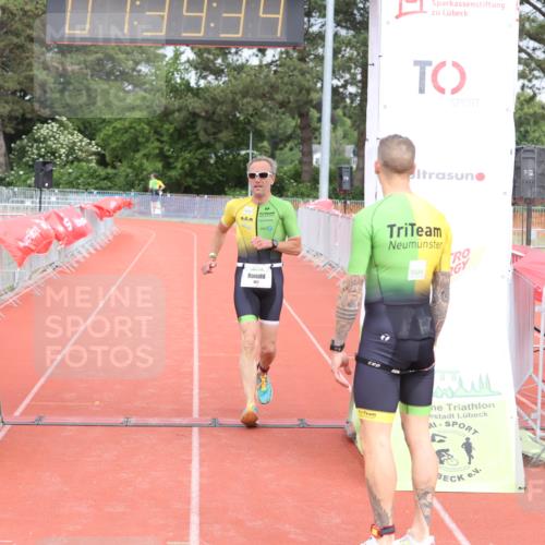 14.06.2026 - 7 Türme Triathlon Andreas Tolksdorf http://msf.ph/oto/9799227 14.06.2026 12:09:33 Ziel 461, 462, 463 meine-sportfotos.de