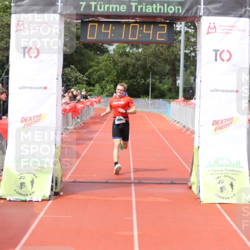 14.06.2026 - 7 Türme Triathlon Andreas Tolksdorf http://msf.ph/oto/9799356 14.06.2026 15:10:41 Ziel 1062 meine-sportfotos.de