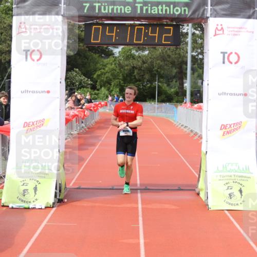 14.06.2026 - 7 Türme Triathlon Andreas Tolksdorf http://msf.ph/oto/9799358 14.06.2026 15:10:41 Ziel 1062 meine-sportfotos.de