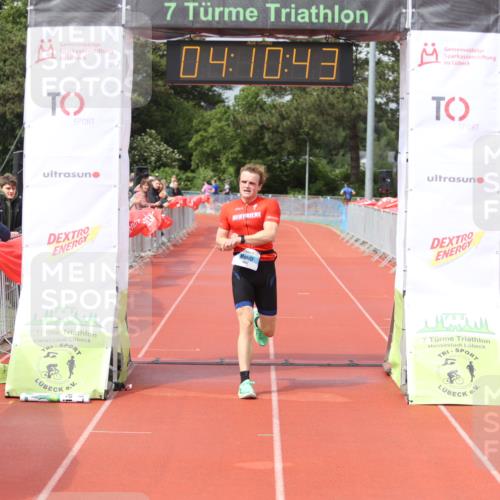 14.06.2026 - 7 Türme Triathlon Andreas Tolksdorf http://msf.ph/oto/9799359 14.06.2026 15:10:41 Ziel 1062 meine-sportfotos.de