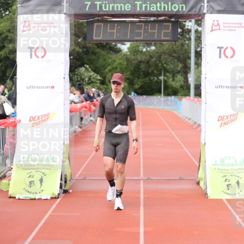 14.06.2026 - 7 Türme Triathlon Andreas Tolksdorf http://msf.ph/oto/9799392 14.06.2026 15:13:41 Ziel 924 meine-sportfotos.de
